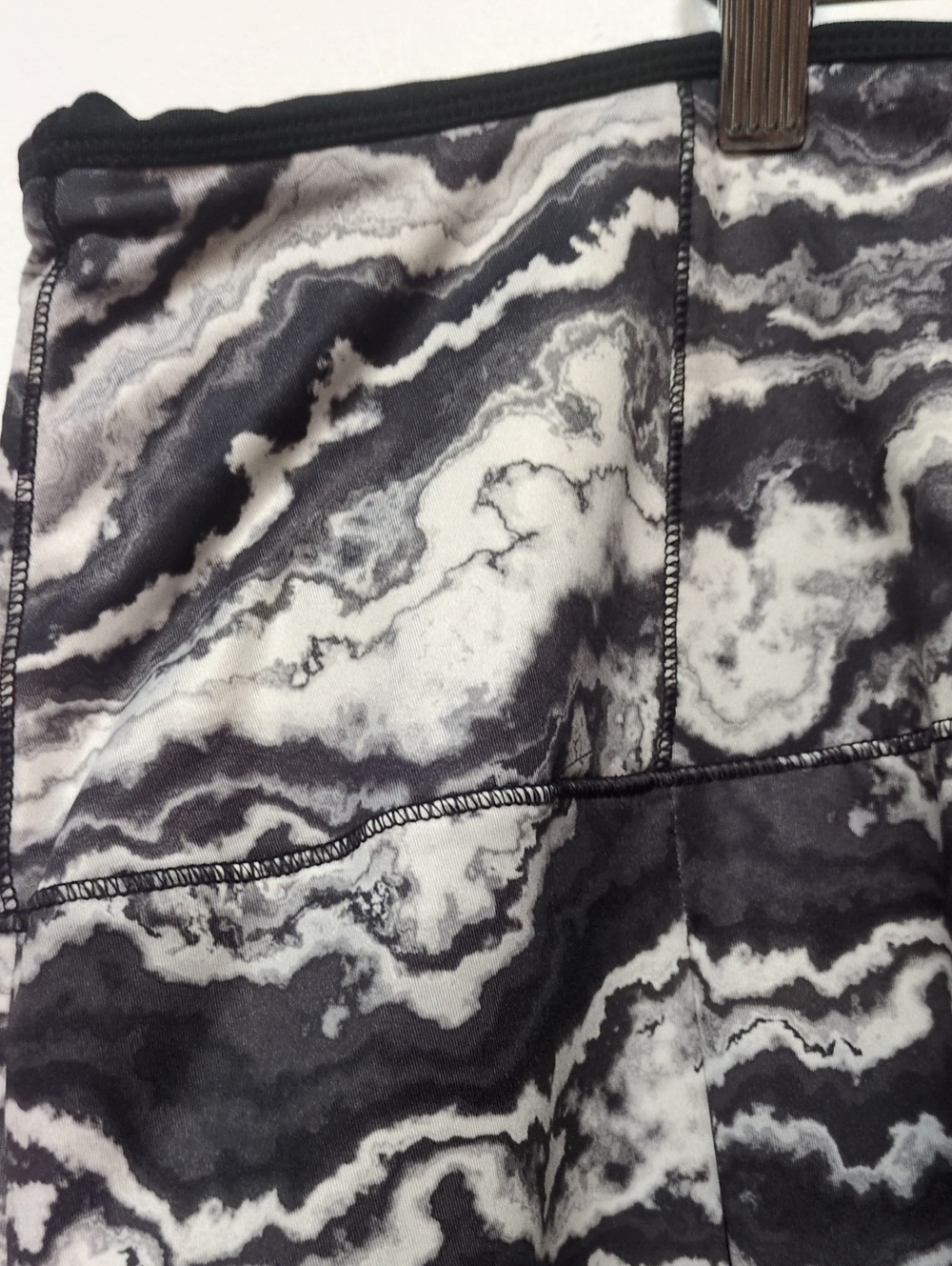 Reel Legends Golf Skort Elastic Waist Black White Marble Print, Size 2XL - Picture 4 of 9